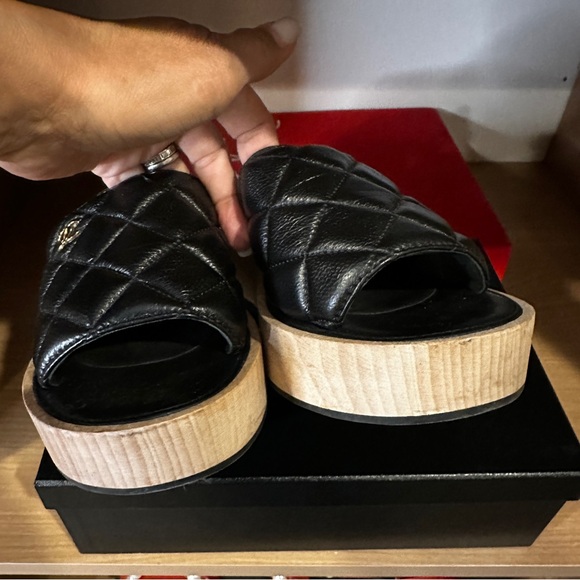 Chanel wood wedge slides, excellent condition!! - Picture 3 of 7